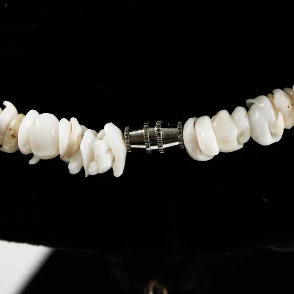 Vintage Puka Shell Choker Necklace 15” - White Shells
