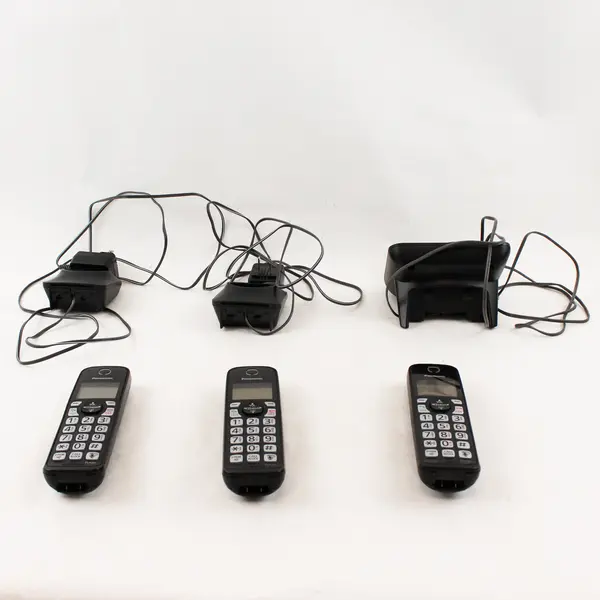 Panasonic KX-TGD560 Link2Cell Bluetooth Cordless Phone System 3 Handsets