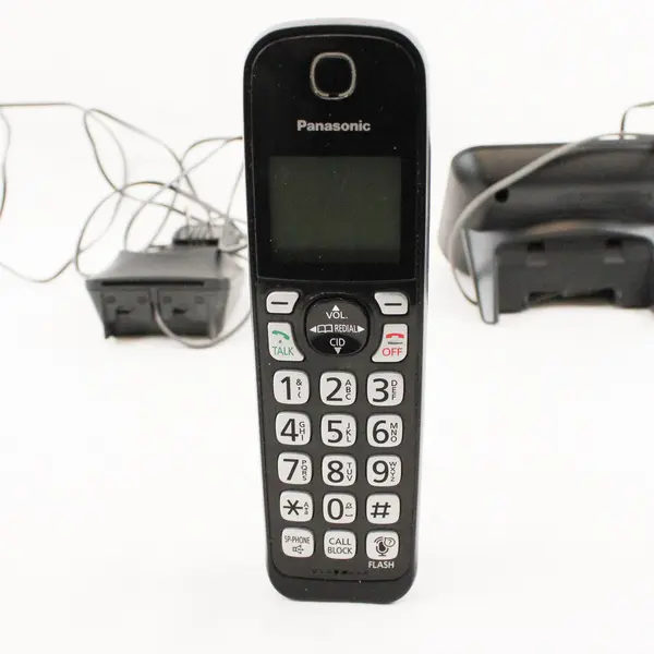Panasonic KX-TGD560 Link2Cell Bluetooth Cordless Phone System 3 Handsets