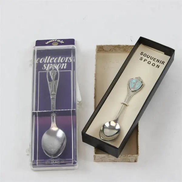 Lot of 2 Seattle WA Souvenir Spoons - Space Needle World's Fair 2001