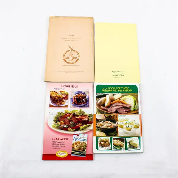 Lot of 4 Cookbooks Taste of Home Betty Crocker Family Fare Recipe Cards