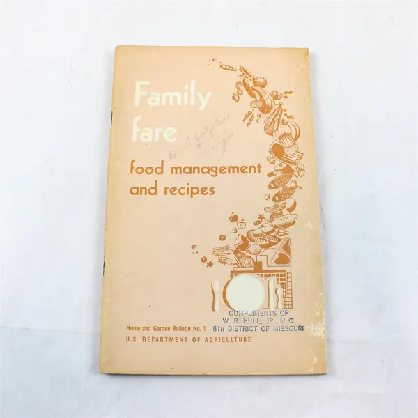 Lot of 4 Cookbooks Taste of Home Betty Crocker Family Fare Recipe Cards