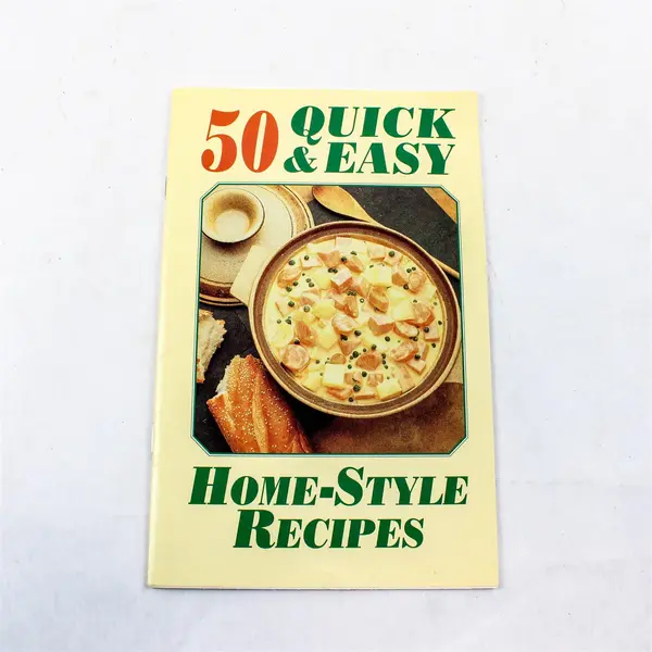 Lot of 4 Cookbooks Taste of Home Betty Crocker Family Fare Recipe Cards