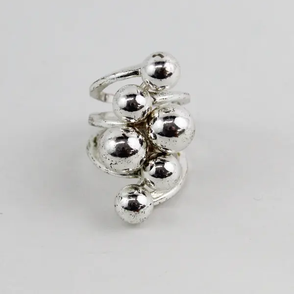 Silver Tone Chunky Ring With 6 Ball Shapes Size 5.5