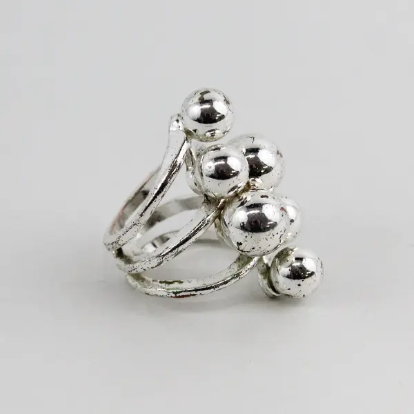 Silver Tone Chunky Ring With 6 Ball Shapes Size 5.5