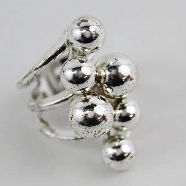 Silver Tone Chunky Ring With 6 Ball Shapes Size 5.5