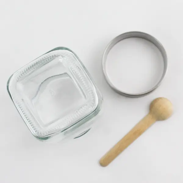 Square Glass Spice Storage Jar With Metal Lid and Wooden Spoon
