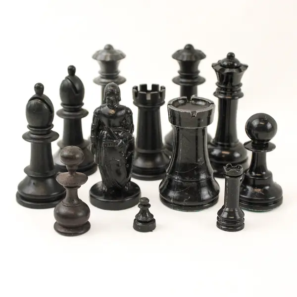 1+ Lb Mixed Lot Plastic Black and White Chess Pieces Craft Projects