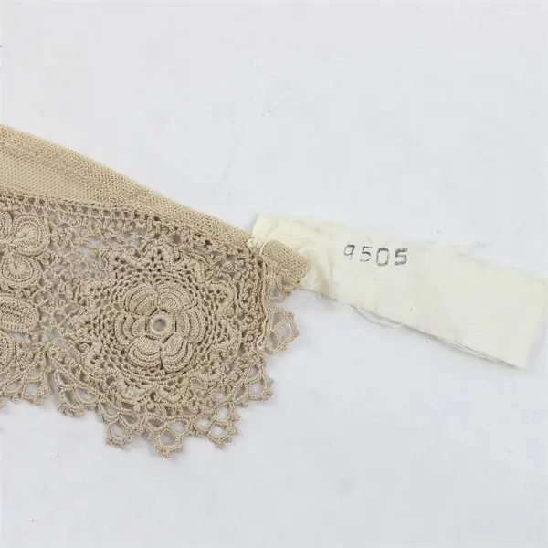 Vintage Ecru Scalloped Edge Crochet Lace Trim 44"