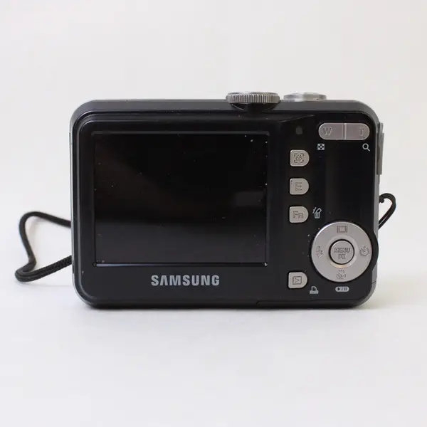 Samsung S Series S860 8.1MP Digital Camera & Case - Black