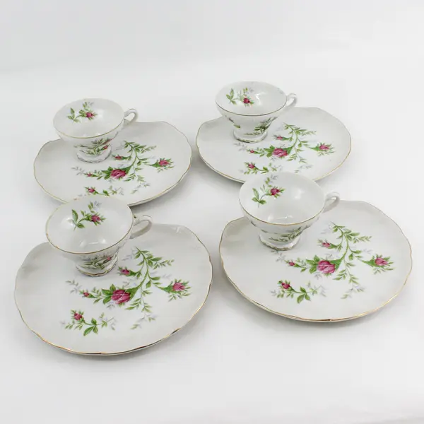 Set Of 4 Ucagco Ceramic Moss Rose snack plates And Cups Japan 