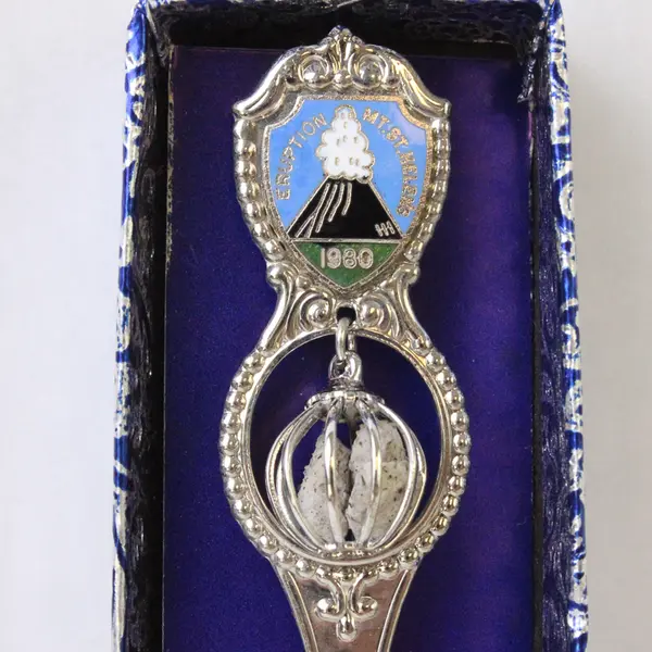 Mt St Helens 1980 Souvenir Collector Spoon w/ Eruption Fragments Charm
