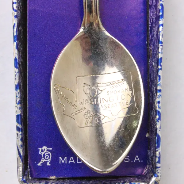 Mt St Helens 1980 Souvenir Collector Spoon w/ Eruption Fragments Charm