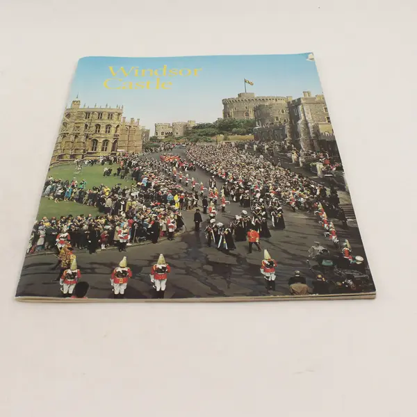 Windsor Castle by Robin Mackworth-Young Paperback Book
