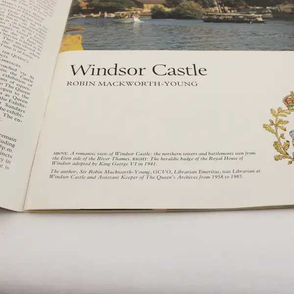 Windsor Castle by Robin Mackworth-Young Paperback Book