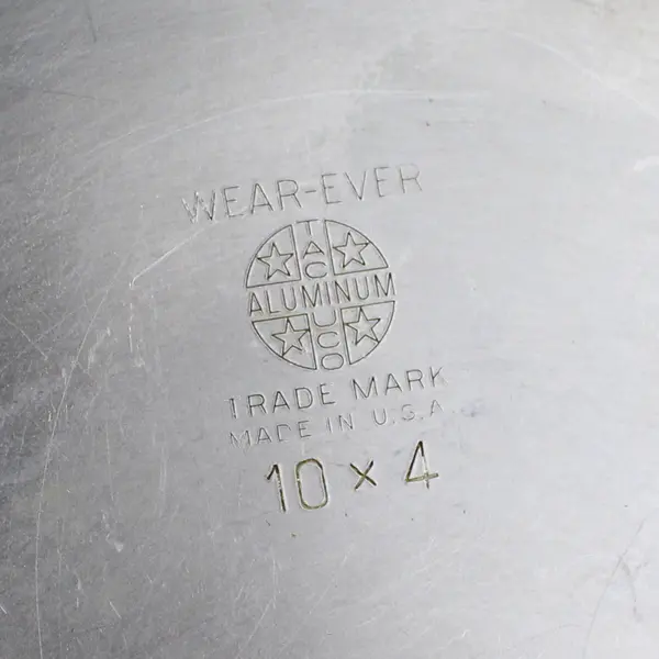 Wear-Ever Footed Aluminum 10" x 4" Angel Food Round Fluted Cake Pan No 2744