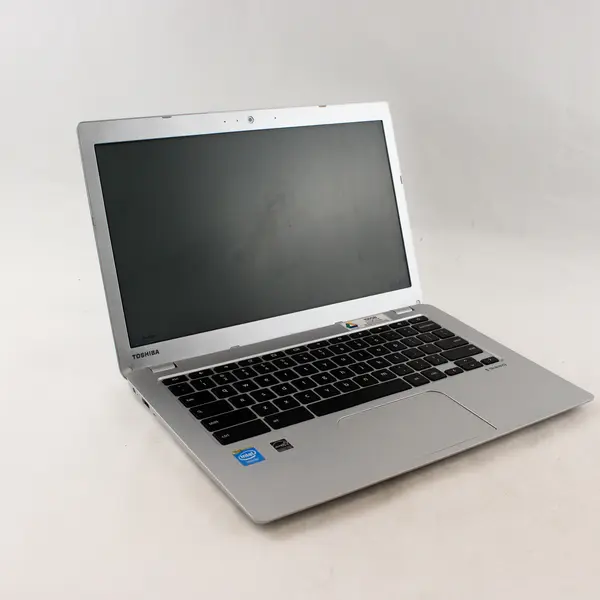 Toshiba Chromebook 2 Skullcandy Silver Laptop w/ Charger & Black Case - Tested