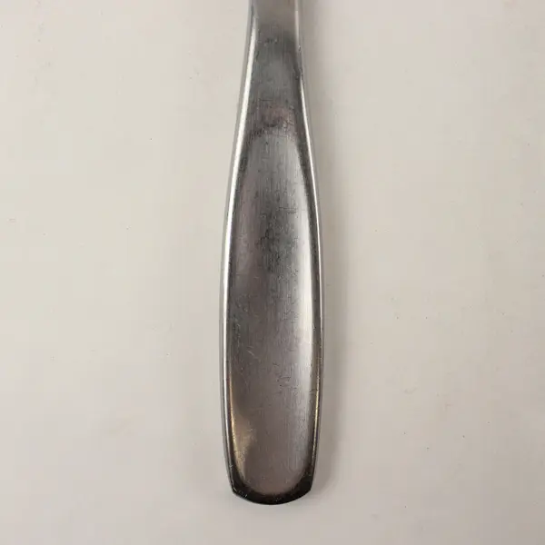 Lot of Four Dinner Knives in the Pattern Vault by Gourmet Settings