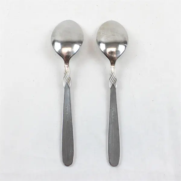Lot of 2  Retroneu Braid Stainless Steel Oval Soup Spoons 7.5"
