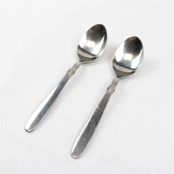 Lot of 2  Retroneu Braid Stainless Steel Oval Soup Spoons 7.5"