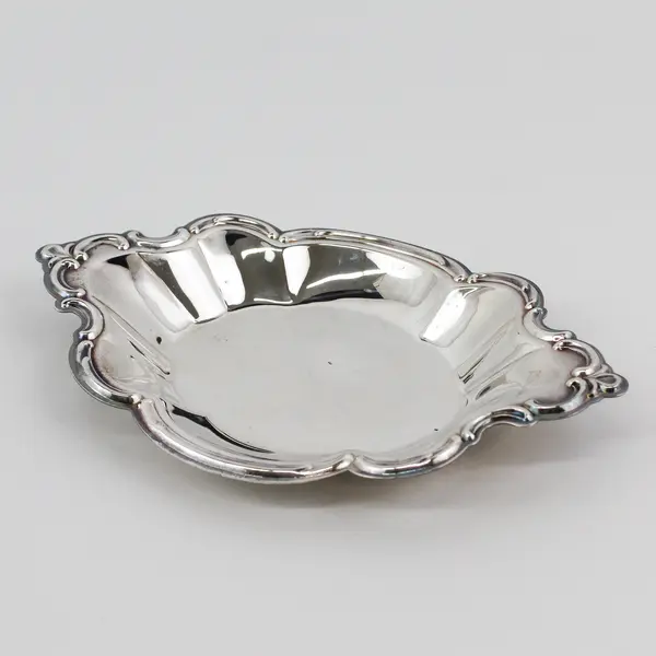 International Silver Wakefield Silver Plate Oval Bowl 548 Scalloped Edge  9.25in