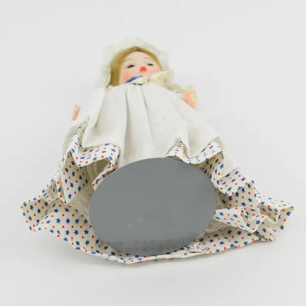 Madame Alexander Doll Betsy Ross 7.5" Doll with Stand No flag