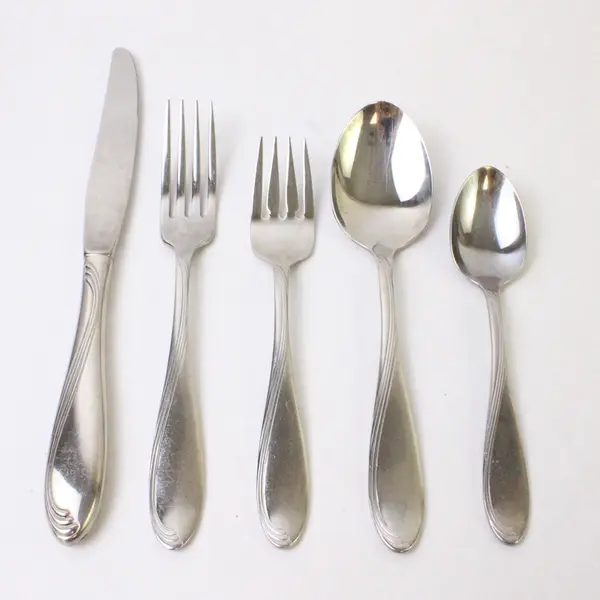 2 Lot Oneida Camber Cresta Windswept Scroll Pattern 5-Piece Place Settings Good