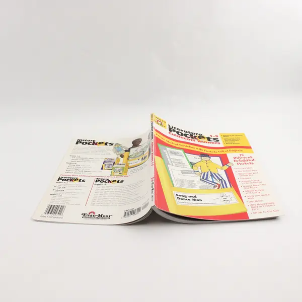 Literature Pockets Grades 1-3 2001 Unmarked Creating Student Portfolios Good