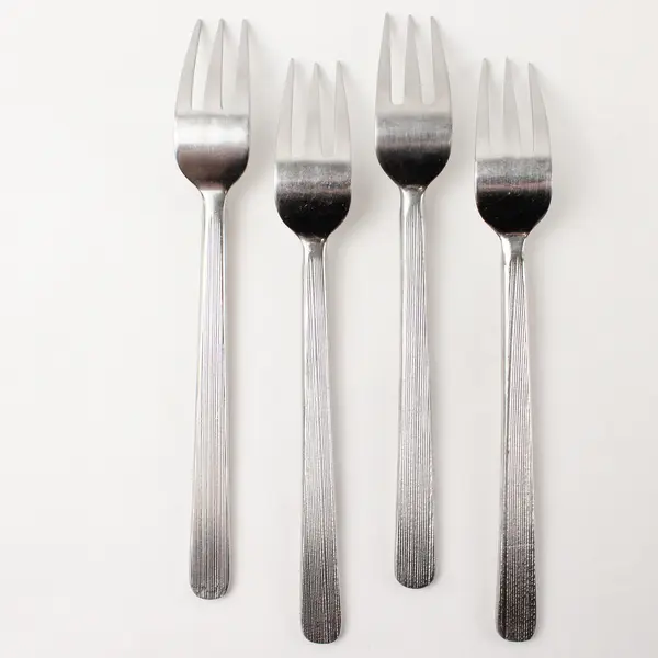 Lot of 4 Retroneu Foliage Silver Stainless Steel Salad Forks 7.5"
