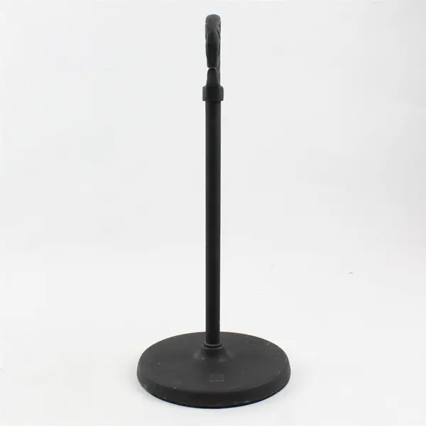 Umbra Iron Paper Towel Holder with Scroll Design 