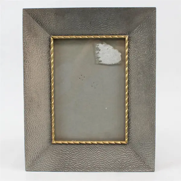 Vintage-Style Tabletop Metal Picture Frame w/Hammered/Rope-Style Border Pattern