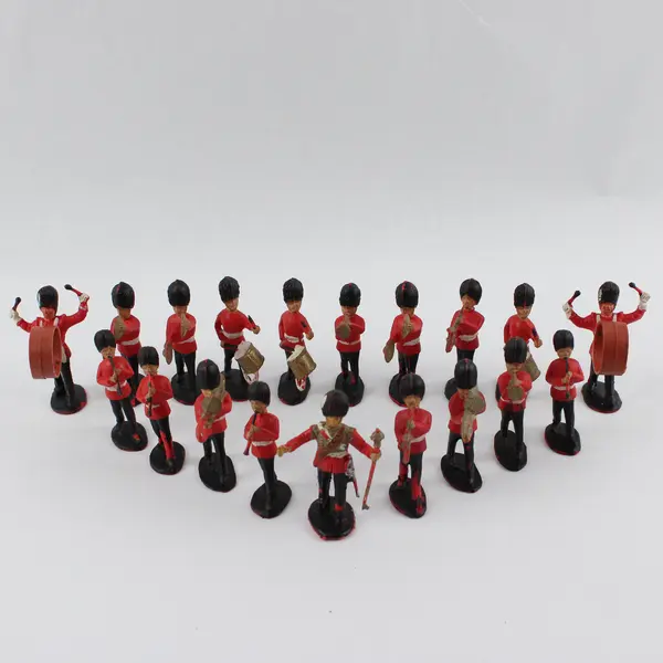 Lot of 19 Vintage Unbranded Plastic British Band Toy Figurines 2"