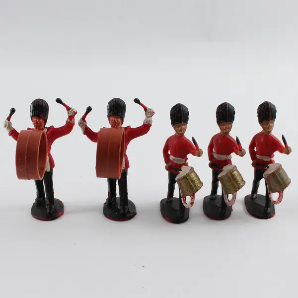Lot of 19 Vintage Unbranded Plastic British Band Toy Figurines 2"