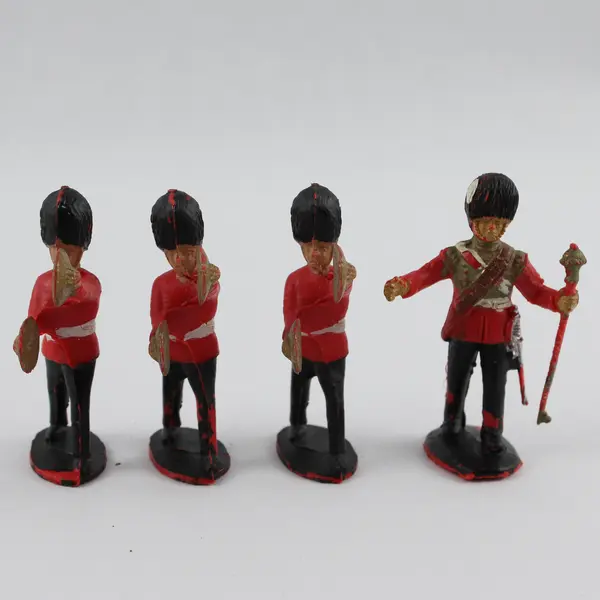 Lot of 19 Vintage Unbranded Plastic British Band Toy Figurines 2"