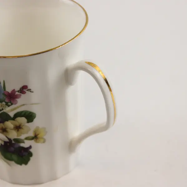China Classics Brands Floral Print On White Bone China Mug Gold Trim 3.75" Tall