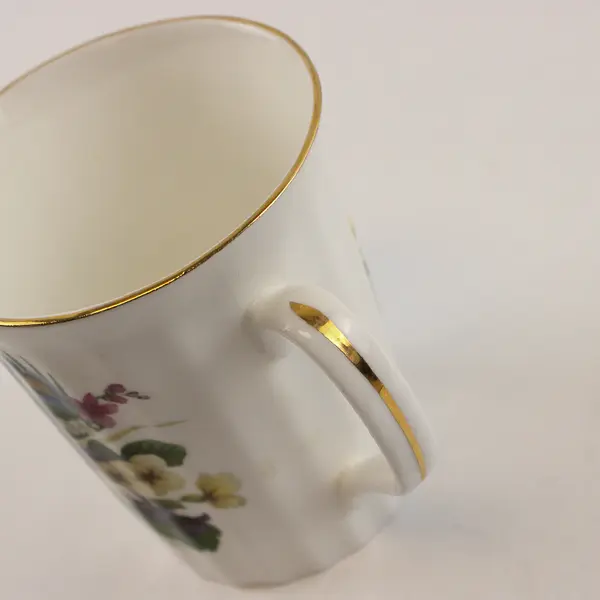 China Classics Brands Floral Print On White Bone China Mug Gold Trim 3.75" Tall