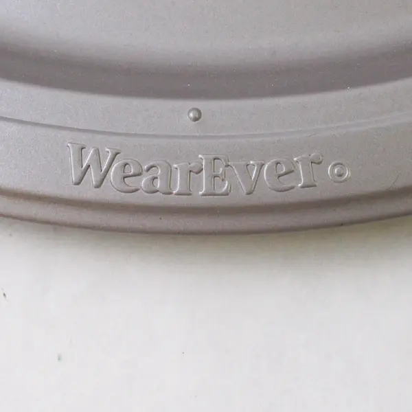 WearEver Brand Silver Color Aluminum 14"/35.6 Cm Round Shaped Pizza Pan Bakeware