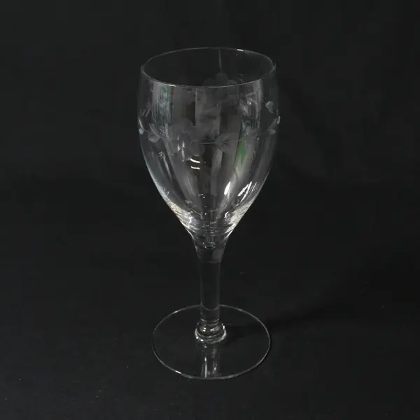 Set of 2 Crystal Etched Flower And Vine Wine Glasses 7"