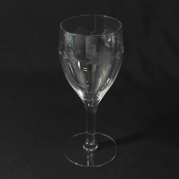 Set of 2 Crystal Etched Flower And Vine Wine Glasses 7"