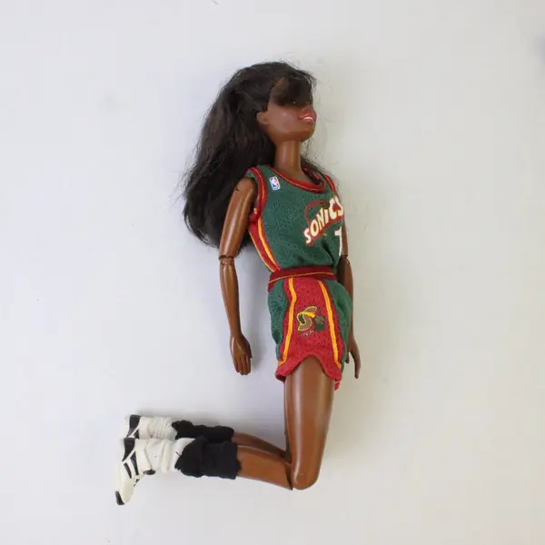 RARE 1998 NBA Seattle Sonics African American Barbie Doll 20719 Vintage
