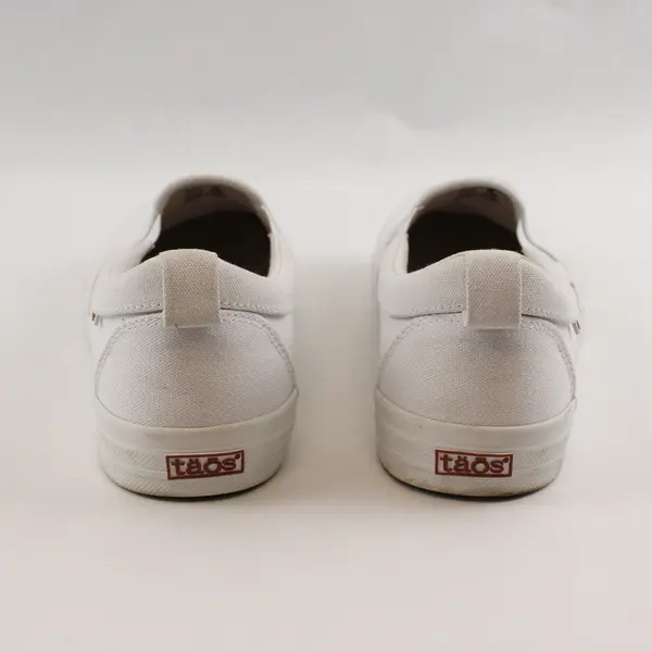 Taos Brand Solid White Rubber Sole Canvas Slip-On Sneaker Shoes Women's Size 8.5