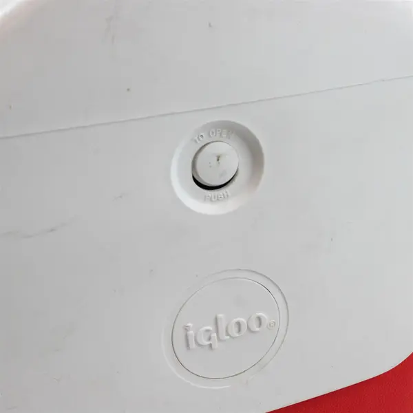 Playmate By Igloo Red & White Retro Little Playmate 7 Qt Cooler Push Button Open