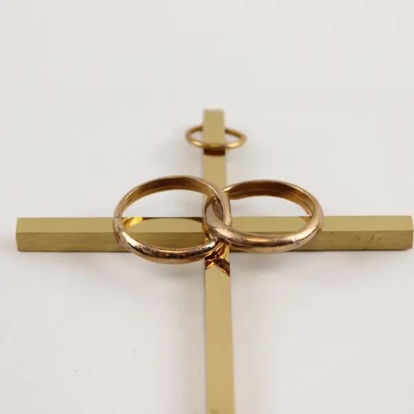 Vtg. Brass Cana Wedding Cross, Interlocking Rings symbolize unity & marriage