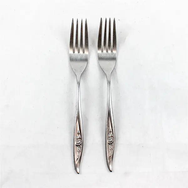 Lot of 2 Reed & Barton Florentine Rose Stainless Dinner Forks 7.25"