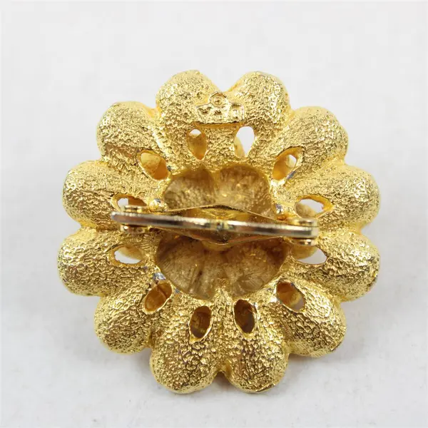 DFA Vintage Gold-Tone Metal Flower Scarf Clip 1.25"