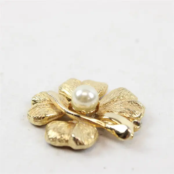 Vintage Judy Lee Gold-Tone Four Leaf Clover Pendant Faux Pearl