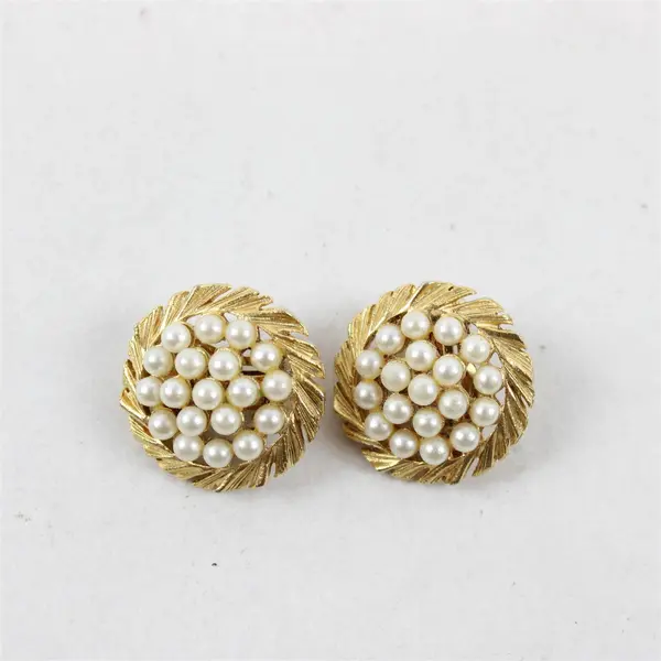 Vintage Lisner Wreath with Faux Pearls Gold-Tone Clip-On Earrings