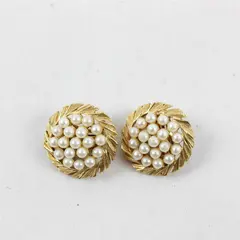 Vintage Lisner Wreath with Faux Pearls Gold-Tone Clip-On Earrings