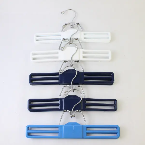 Lot of 5 Tamor Blue and White Plastic Clamp Hangers Skirts & Pants