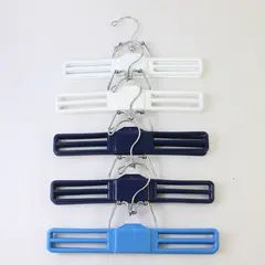 Lot of 5 Tamor Blue and White Plastic Clamp Hangers Skirts & Pants